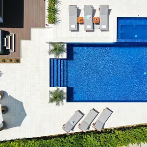 Apartment Pino With Pool, Sauna & Jacuzzi Petrčane
